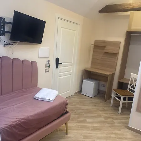 Attic Πανσιόν Νάπολη