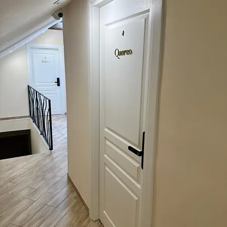 Attic Πανσιόν 4*