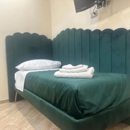 Attic Гостевой дом Неаполь