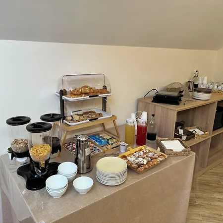 Attic Гостевой дом Неаполь