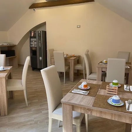 Attic Неаполь