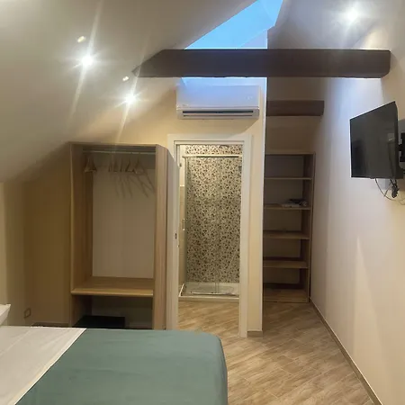 Attic Гостевой дом 4*