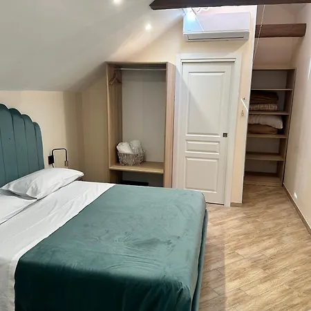 Casa de hóspedes Attic 4*