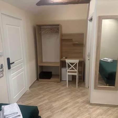 Attic * Nápoles