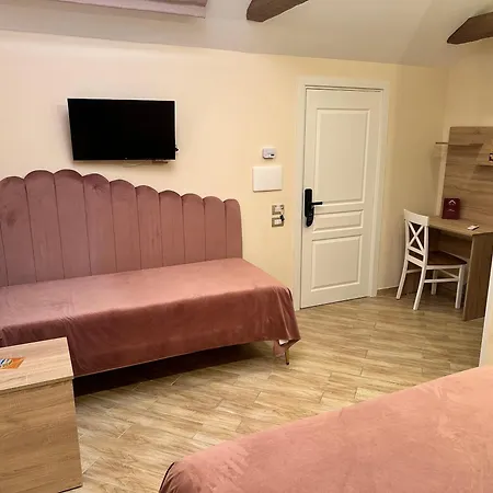 Attic * Nápoles